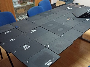 Пртљаг нафилован лаптоповима